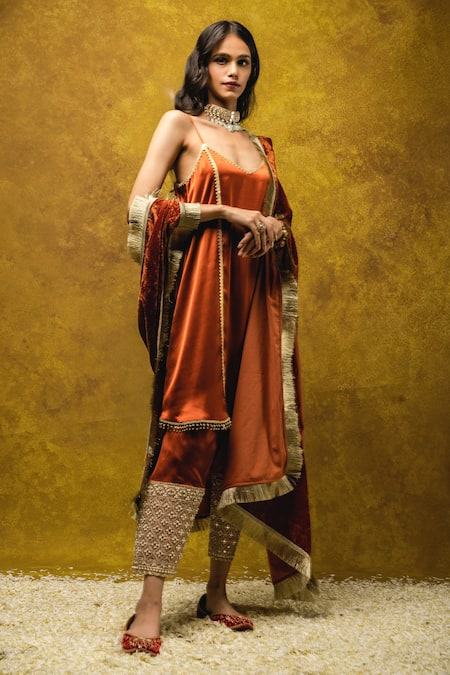 Ohaila Khan_Brown Velvet Embroidery V Neck Pumpkin Spice Slip Kurta Set _Online_at_Aza_Fashions