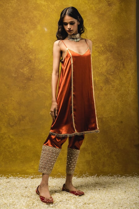Buy_Ohaila Khan_Brown Velvet Embroidery V Neck Pumpkin Spice Slip Kurta Set _Online_at_Aza_Fashions
