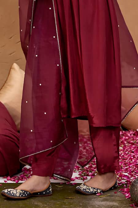 Buy_Seher Jaipur_Maroon Muslin, Silk, Organza Embroidery, Sequins V-neck Ruhi Kurta Pant Set _Online_at_Aza_Fashions