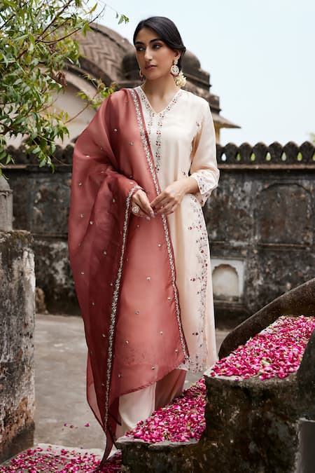 Seher Jaipur Peach Muslin Silk Embroidered Floral V Neck Sama Kurta Pant Set 