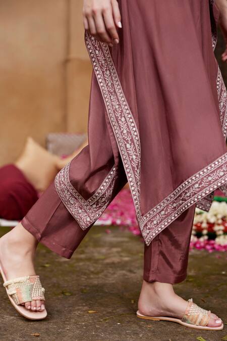 Seher Jaipur Brown Muslin, Silk, Cotton Embroidery V-neck Fiza Kaftan And Pant Set at Aza Fashions Seher Jaipur_Brown Muslin, Silk, Cotton Embroidery V-neck Fiza Kaftan And Pant Set _at_Aza_Fashions