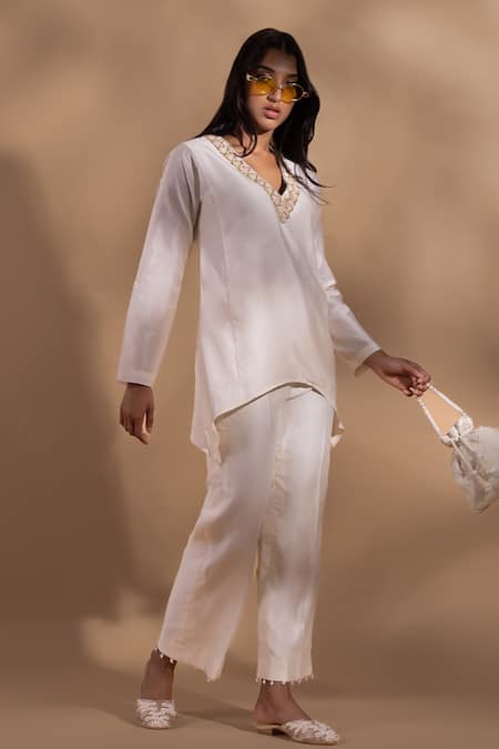 Mukta Sabharwal_Ivory Chanderi Silk Embroidery Beads V Neck Placket Kurta With Pant _Online_at_Aza_Fashions