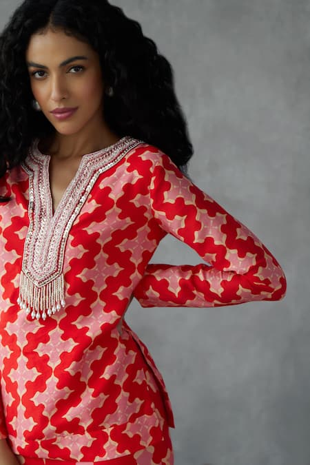 Shop Mukta Sabharwal Red Chanderi Lace V-neck Flowery Graphic Print Tunic And Pant Set at Aza Fashions Shop_Mukta Sabharwal_Red Chanderi Lace V-neck Flowery Graphic Print Tunic And Pant Set _at_Aza_Fashions