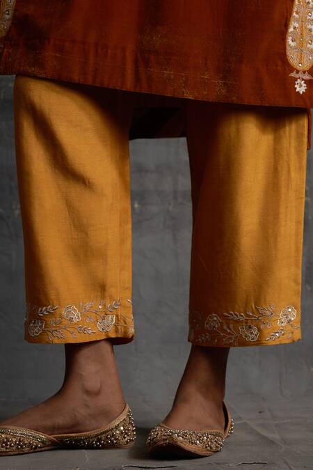 Buy_BO Tree_Yellow Velvet, Silk Embroidery Split V-neck Hoor Kurta And Pant Set_Online_at_Aza_Fashions