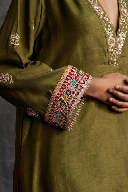 BO Tree_Green Silk, Cotton Zari V-neck Afsaana Embroidered Kurta And Pant Set_Online_at_Aza_Fashions