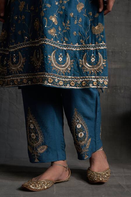 BO Tree_Blue Silk, Cotton Zari, Embroidery V-neck Nargis Kurta Pant Set_Online_at_Aza_Fashions