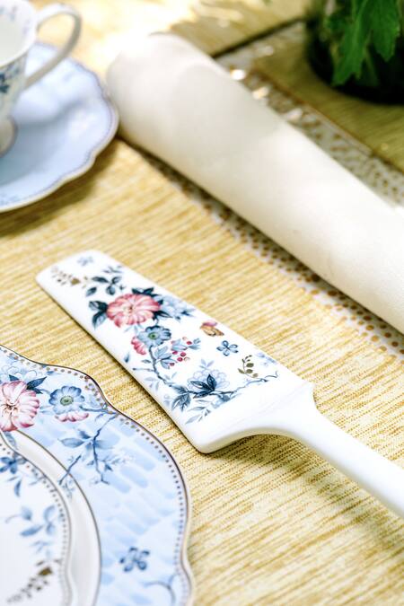 Shop Vigneto Blue Finest Premium Porcelain Spring Meadows Pattern Serving Set Online at Aza Fashions Shop_Vigneto_Blue Finest Premium Porcelain Spring Meadows Pattern Serving Set_Online_at_Aza_Fashions