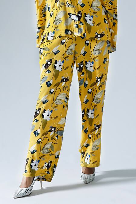 Buy_Klad_Yellow Crepe Printed Abstract Floral Collar Shirt And Pant Set_Online_at_Aza_Fashions