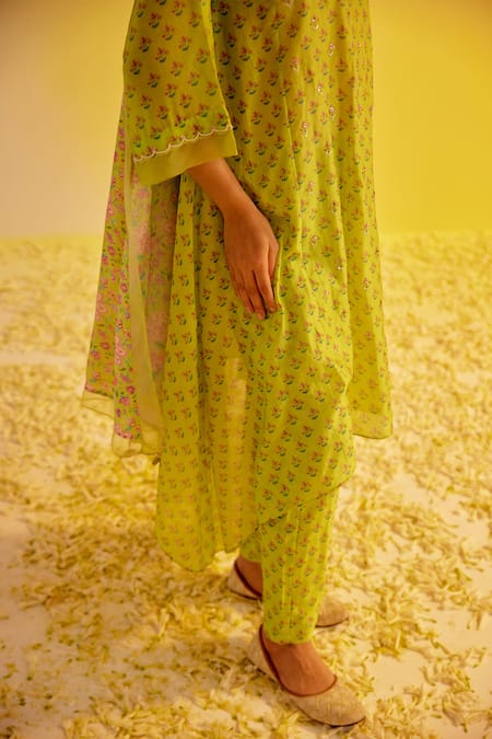 Label Mansi Nagdev Green Chanderi Embroidery Round Neck Mishal Floral Print Kurta Pant Set Online at Aza Fashions Label Mansi Nagdev_Green Chanderi Embroidery Round Neck Mishal Floral Print Kurta Pant Set _Online_at_Aza_Fashions