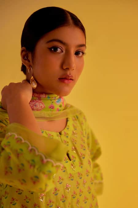 Label Mansi Nagdev Green Chanderi Embroidery Round Neck Mishal Floral Print Kurta Pant Set at Aza Fashions Label Mansi Nagdev_Green Chanderi Embroidery Round Neck Mishal Floral Print Kurta Pant Set _at_Aza_Fashions