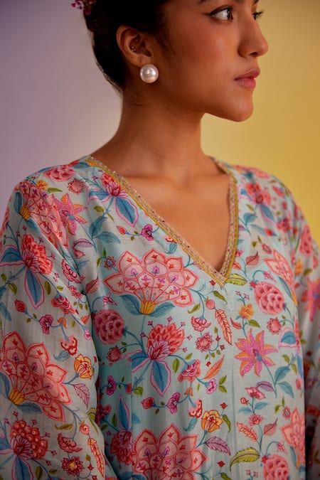 Buy Label Mansi Nagdev Blue Chanderi, Cotton, Organza Sequins V-neck Floral Printed Kurta Trouser Set Buy_Label Mansi Nagdev_Blue Chanderi, Cotton, Organza Sequins V-neck Floral Printed Kurta Trouser Set