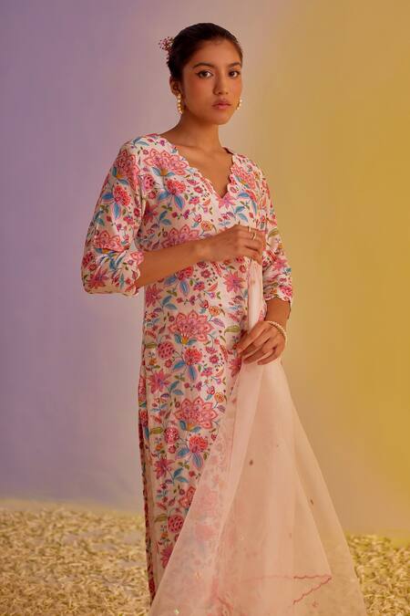 Label Mansi Nagdev Ivory Chanderi, Organza Sequins, Embroidery V-neck Floral Printed Kurta Set at Aza Fashions Label Mansi Nagdev_Ivory Chanderi, Organza Sequins, Embroidery V-neck Floral Printed Kurta Set _at_Aza_Fashions