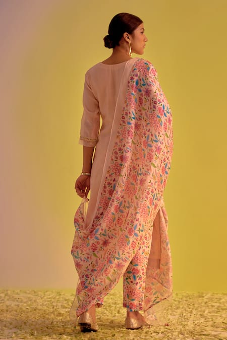 Shop Label Mansi Nagdev Pink Chanderi Embroidery V-neck Rumi Booti Kurta Printed Trouser Set at Aza Fashions Shop_Label Mansi Nagdev_Pink Chanderi Embroidery V-neck Rumi Booti Kurta Printed Trouser Set _at_Aza_Fashions