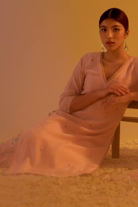 Buy Label Mansi Nagdev Pink Chanderi Embroidery V-neck Rumi Booti Kurta Printed Trouser Set Buy_Label Mansi Nagdev_Pink Chanderi Embroidery V-neck Rumi Booti Kurta Printed Trouser Set