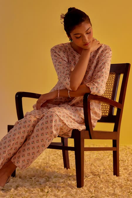 Label Mansi Nagdev_Pink Chanderi Embroidery Round Neck Zainab Digital Print Kurta Pant Set _Online_at_Aza_Fashions