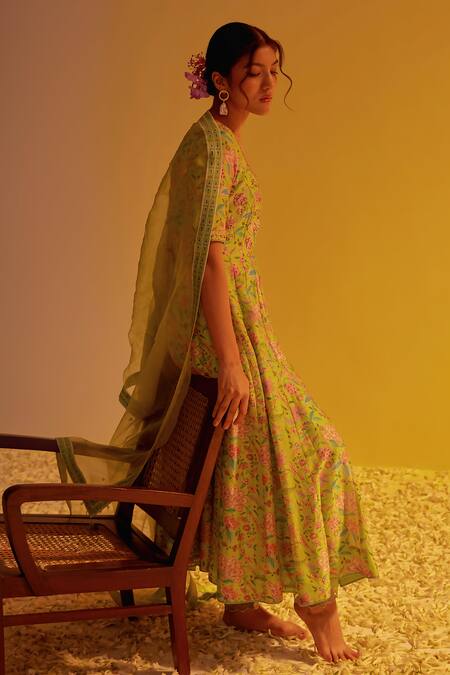 Label Mansi Nagdev Green Chanderi Embroidery Scoop Neck Floral Printed Anarkali Pant Set at Aza Fashions Label Mansi Nagdev_Green Chanderi Embroidery Scoop Neck Floral Printed Anarkali Pant Set _at_Aza_Fashions