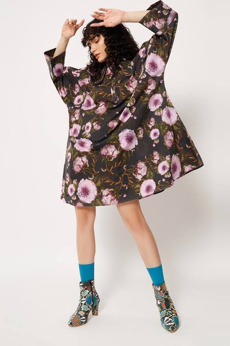 Buy Two Point Two Green 100% Cotton Poplin Digital Printed Goth Mamaro Kaftan Dress at Aza Fashions Buy_Two Point Two_Green 100% Cotton Poplin Digital Printed Goth Mamaro Kaftan Dress _at_Aza_Fashions