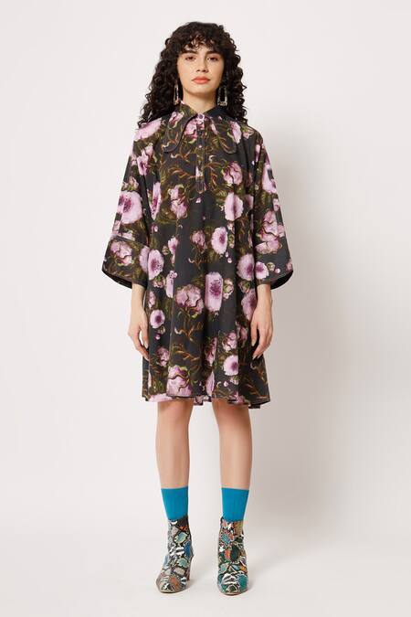 Two Point Two Green 100% Cotton Poplin Digital Printed Goth Mamaro Kaftan Dress Online at Aza Fashions Two Point Two_Green 100% Cotton Poplin Digital Printed Goth Mamaro Kaftan Dress _Online_at_Aza_Fashions