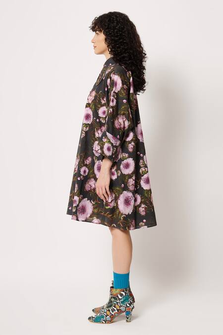 Shop Two Point Two Green 100% Cotton Poplin Digital Printed Goth Mamaro Kaftan Dress Online at Aza Fashions Shop_Two Point Two_Green 100% Cotton Poplin Digital Printed Goth Mamaro Kaftan Dress _Online_at_Aza_Fashions