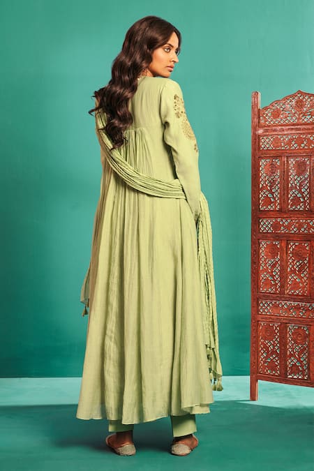 Shop Almaari By Pooja Patel Green Chanderi Sequins, Applique Split V-neck Aari Embroidered Anarkali Pant Set at Aza Fashions Shop_Almaari By Pooja Patel_Green Chanderi Sequins, Applique Split V-neck Aari Embroidered Anarkali Pant Set _at_Aza_Fashions