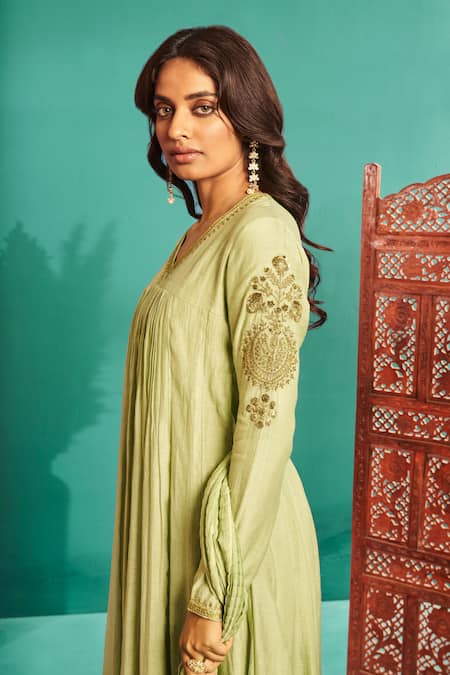 Almaari By Pooja Patel Green Chanderi Sequins, Applique Split V-neck Aari Embroidered Anarkali Pant Set Online at Aza Fashions Almaari By Pooja Patel_Green Chanderi Sequins, Applique Split V-neck Aari Embroidered Anarkali Pant Set _Online_at_Aza_Fashions