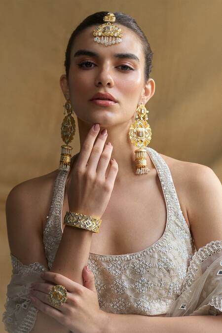 Aulerth X JJ Valaya White Amelia Embellished Maangtikka Online at Aza Fashions Aulerth X JJ Valaya_White Amelia Embellished Maangtikka _Online_at_Aza_Fashions