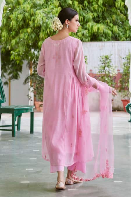 Charu Makkar Floral Embroidered Kurta Set 