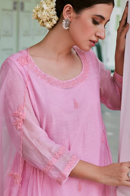 Charu Makkar_Pink Cotton, Chanderi, Organza Embroidery Round Neck Floral Kurta Set _at_Aza_Fashions