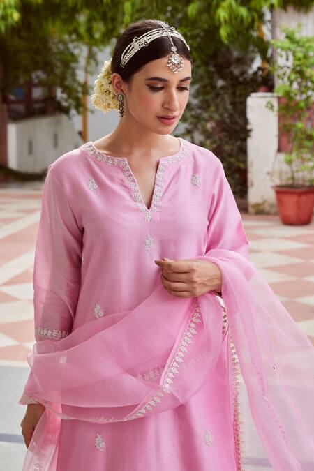 Charu Makkar Pink Chanderi Silk Embroidery Split V-neck Floral Kurta Set Online at Aza Fashions Charu Makkar_Pink Chanderi Silk Embroidery Split V-neck Floral Kurta Set _Online_at_Aza_Fashions