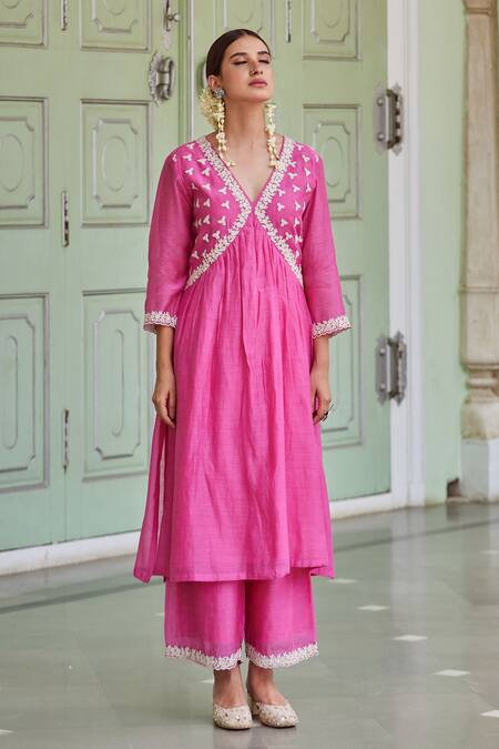 Charu Makkar Fuchsia Cotton, Chanderi Embroidery V-neck Floral Kurta And Palazzo Set Online at Aza Fashions Charu Makkar_Fuchsia Cotton, Chanderi Embroidery V-neck Floral Kurta And Palazzo Set _Online_at_Aza_Fashions