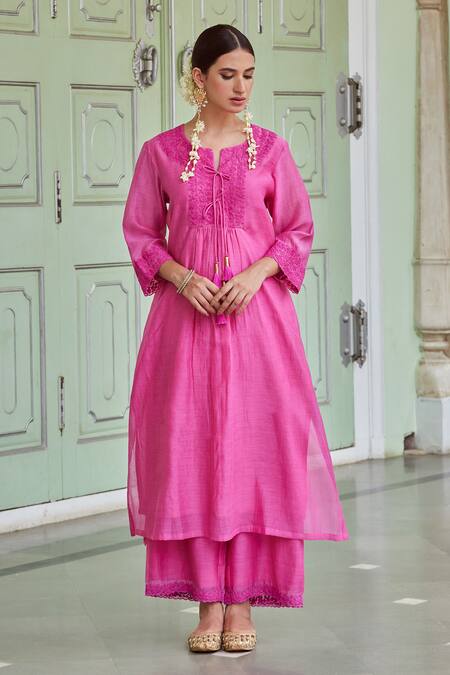 Charu Makkar_Fuchsia Cotton, Chanderi Embroidery Split V-neck Floral Kurta And Palazzo Set _Online_at_Aza_Fashions