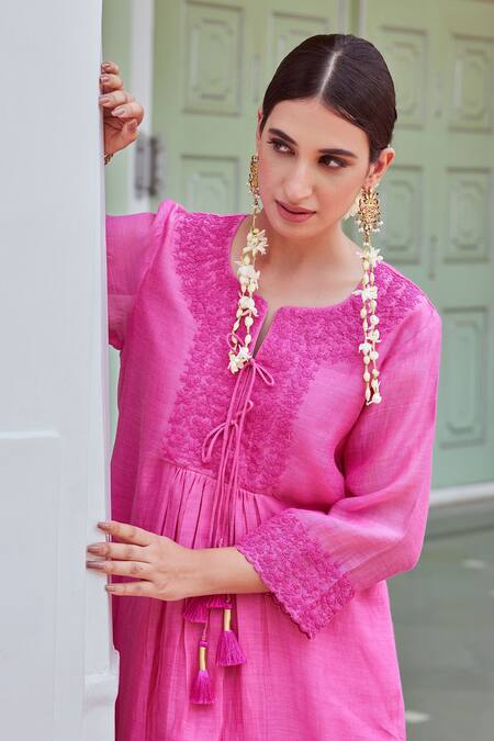 Charu Makkar_Fuchsia Cotton, Chanderi Embroidery Split V-neck Floral Kurta And Palazzo Set _at_Aza_Fashions