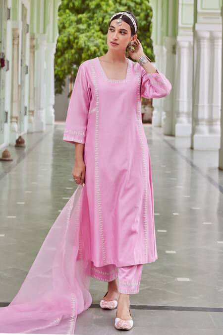 Charu Makkar_Pink Chanderi Silk Embroidery Square Neck Floral Dori Kurta And Palazzo Set _Online_at_Aza_Fashions
