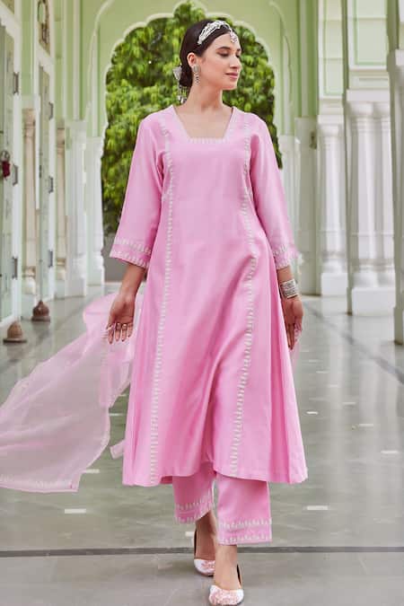 Buy_Charu Makkar_Pink Chanderi Silk Embroidery Square Neck Floral Dori Kurta And Palazzo Set _Online_at_Aza_Fashions