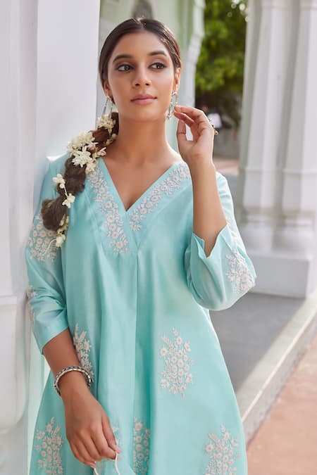 Charu Makkar Blue Chanderi Silk Embroidery V-neck Floral Kurta And Palazzo Set at Aza Fashions Charu Makkar_Blue Chanderi Silk Embroidery V-neck Floral Kurta And Palazzo Set _at_Aza_Fashions