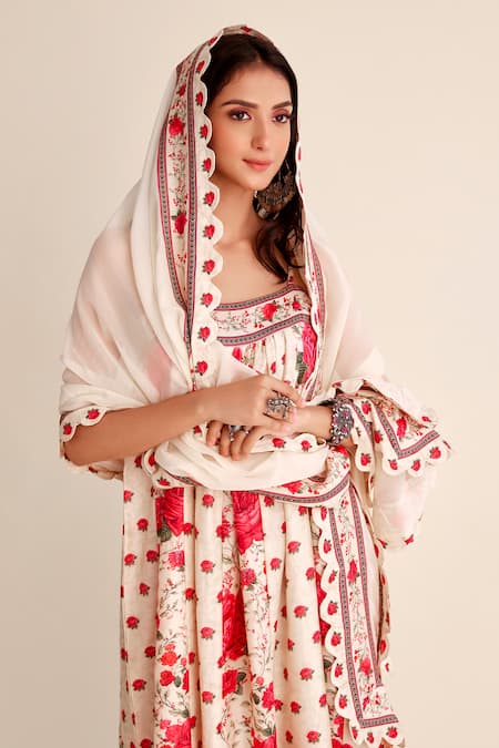 Shop Roze Red Chanderi, Organza Embroidery Round Neck Mehak Blossom Print Kurta Pant Set Online at Aza Fashions Shop_Roze_Red Chanderi, Organza Embroidery Round Neck Mehak Blossom Print Kurta Pant Set _Online_at_Aza_Fashions