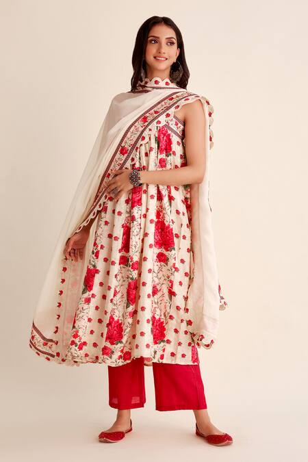 Roze Red Chanderi, Organza Embroidery Round Neck Mehak Blossom Print Kurta Pant Set at Aza Fashions Roze_Red Chanderi, Organza Embroidery Round Neck Mehak Blossom Print Kurta Pant Set _at_Aza_Fashions
