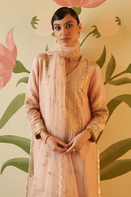 Angad Singh Peach Tissue, Crepe Zari, Embroidery V-neck Zardozi Kurta Pant Set at Aza Fashions Angad Singh_Peach Tissue, Crepe Zari, Embroidery V-neck Zardozi Kurta Pant Set _at_Aza_Fashions