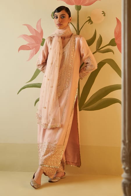 Buy Angad Singh Peach Tissue, Crepe Zari, Embroidery V-neck Zardozi Kurta Pant Set Buy_Angad Singh_Peach Tissue, Crepe Zari, Embroidery V-neck Zardozi Kurta Pant Set