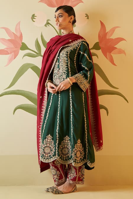 Angad Singh Green Silk Embroidery Rose Gold Zari Round Neck Floral Thread Kurta Pant Set