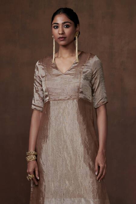 Shop_Dressfolk_Silver Tissue V-neck Stripe Kurta Set_Online_at_Aza_Fashions