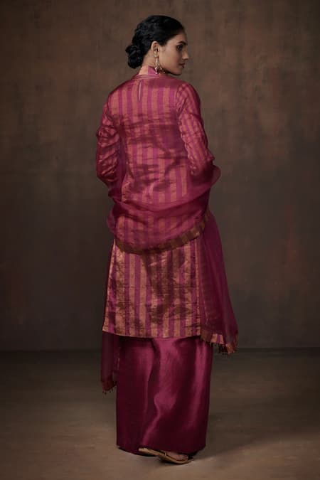 Shop_Dressfolk_Magenta Tissue Round Neck Metallic Stripe Kurta Set _at_Aza_Fashions