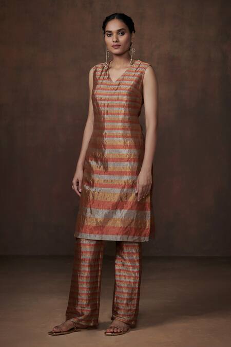 Buy_Dressfolk_Gold Tissue V-neck Metallic Stripe Kurta Set_Online_at_Aza_Fashions