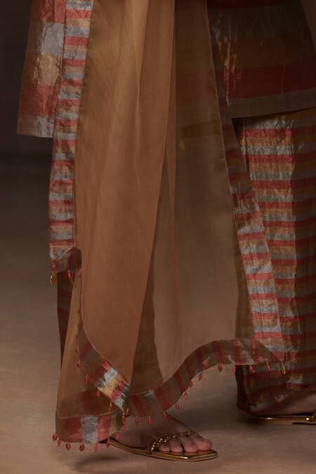 Buy_Dressfolk_Gold Tissue V-neck Metallic Stripe Kurta Set