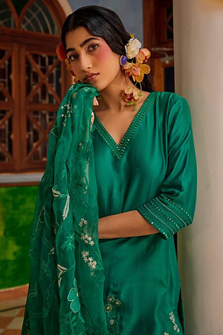 1999ad By Amita & Deepak Green Chanderi Applique, Zari V-neck Embroidered Kurta Pant Set Online at Aza Fashions 1999ad By Amita & Deepak_Green Chanderi Applique, Zari V-neck Embroidered Kurta Pant Set _Online_at_Aza_Fashions
