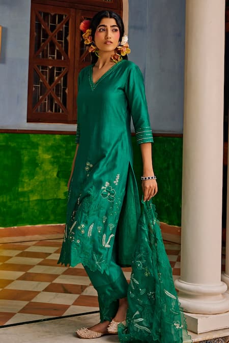 Buy 1999ad By Amita & Deepak Green Chanderi Applique, Zari V-neck Embroidered Kurta Pant Set Online at Aza Fashions Buy_1999ad By Amita & Deepak_Green Chanderi Applique, Zari V-neck Embroidered Kurta Pant Set _Online_at_Aza_Fashions