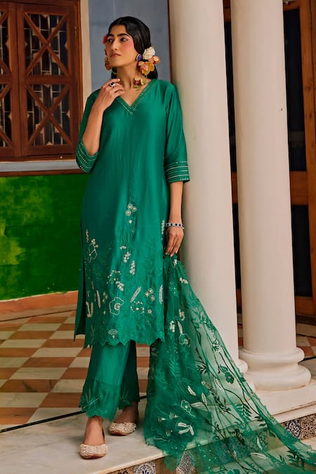 Shop 1999ad By Amita & Deepak Green Chanderi Applique, Zari V-neck Embroidered Kurta Pant Set Online at Aza Fashions Shop_1999ad By Amita & Deepak_Green Chanderi Applique, Zari V-neck Embroidered Kurta Pant Set _Online_at_Aza_Fashions