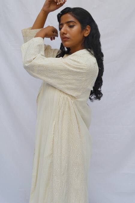 Buy Ahmev Ivory Kota Doria Collared Raglan Sleeves Flora Vine Print Jacket Online at Aza Fashions Buy_Ahmev_Ivory Kota Doria Collared Raglan Sleeves Flora Vine Print Jacket _Online_at_Aza_Fashions