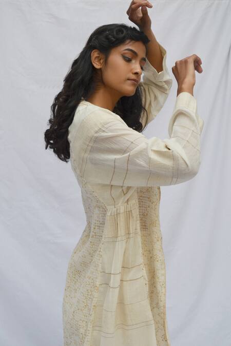 Buy Ahmev Ivory Cotton Collared Raglan Sleeves Checkered Flora Print Jacket Online at Aza Fashions Buy_Ahmev_Ivory Cotton Collared Raglan Sleeves Checkered Flora Print Jacket _Online_at_Aza_Fashions