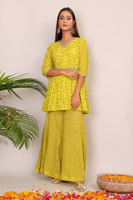 Nazar By Indu_Yellow Cotton Embroidery V-neck Floral Pattern Kurta And Palazzo Set _Online_at_Aza_Fashions